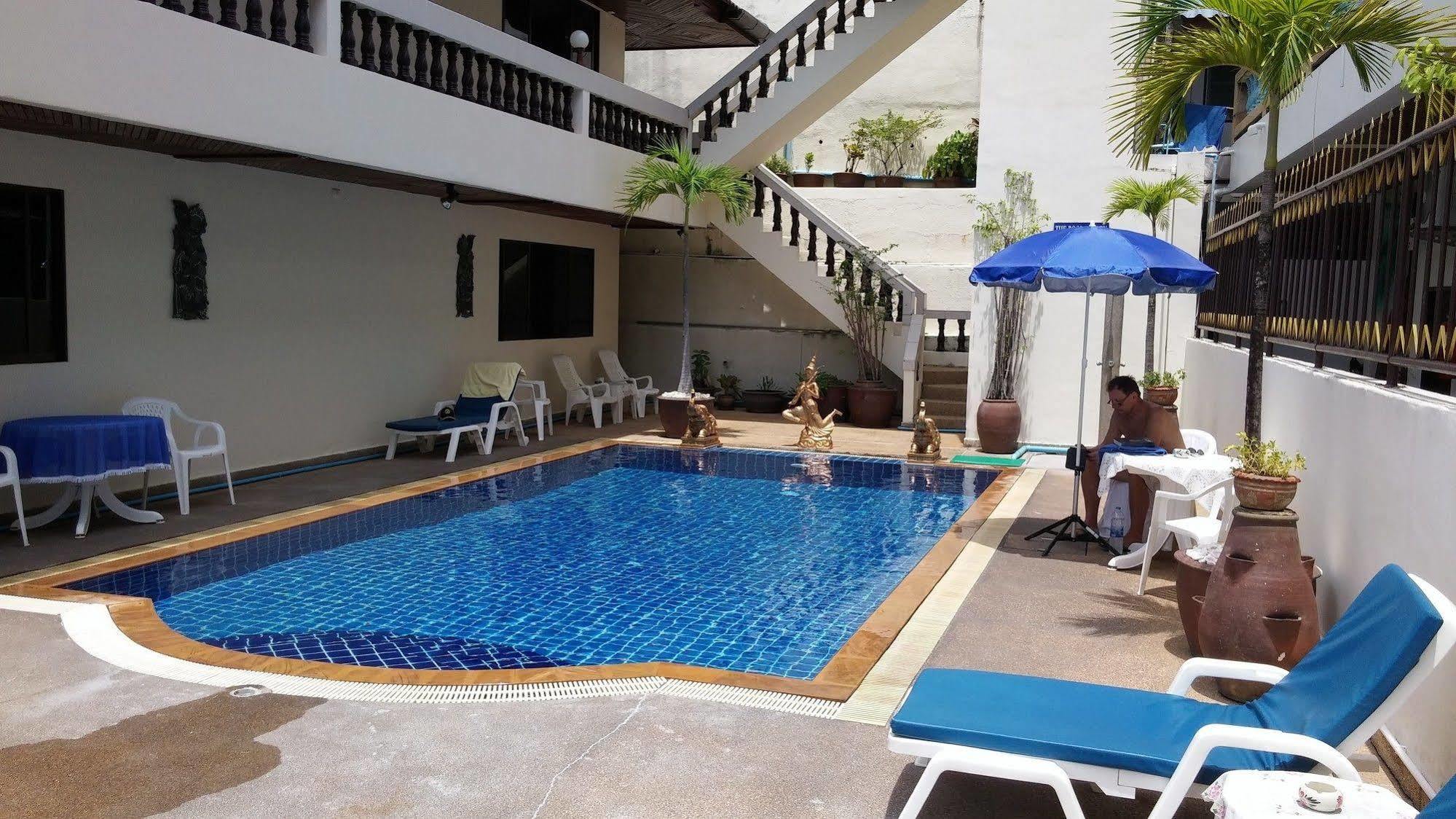 Blue Sky Hotell 2*